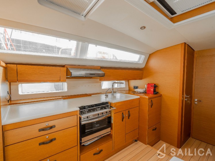 Jeanneau 54 - Yacht Charter Sailica