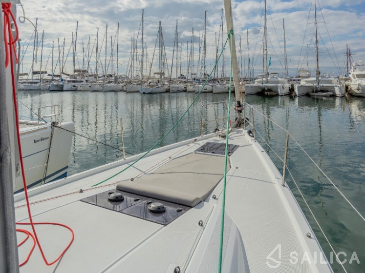 Jeanneau 54 - Yacht Charter Sailica