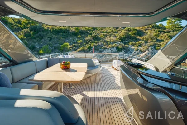 Princess 72 Fly - Yacht Charter Sailica