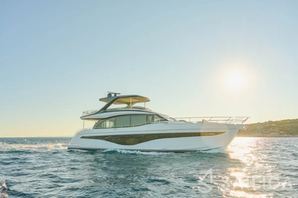 Princess 72 Fly - Yacht Charter Sailica