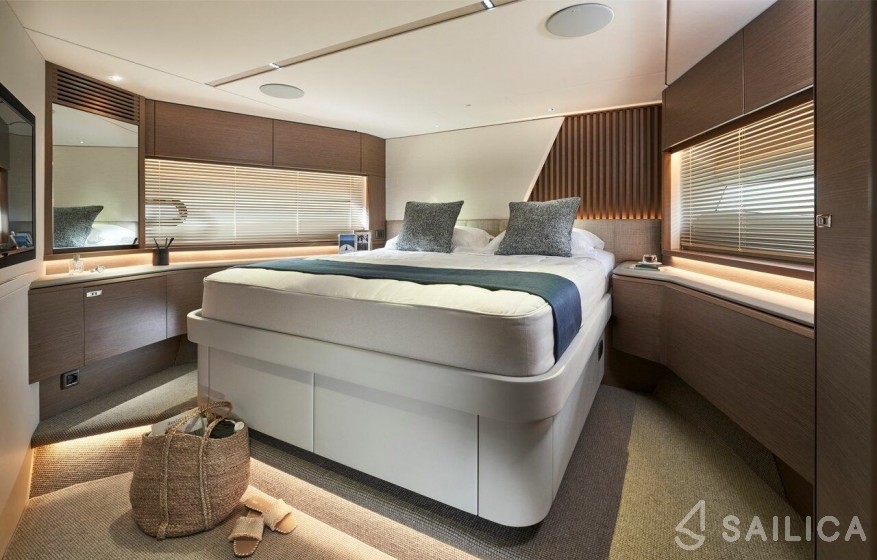 Princess 72 Fly - Yacht Charter Sailica