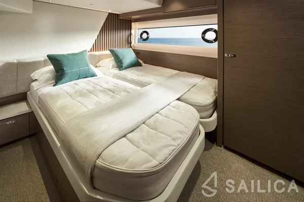 Princess 72 Fly - Yacht Charter Sailica