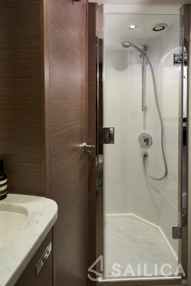 Princess 72 Fly - Yacht Charter Sailica