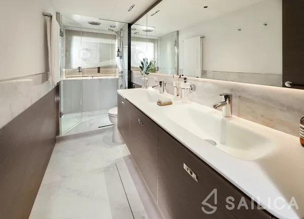 Princess 72 Fly - Yacht Charter Sailica