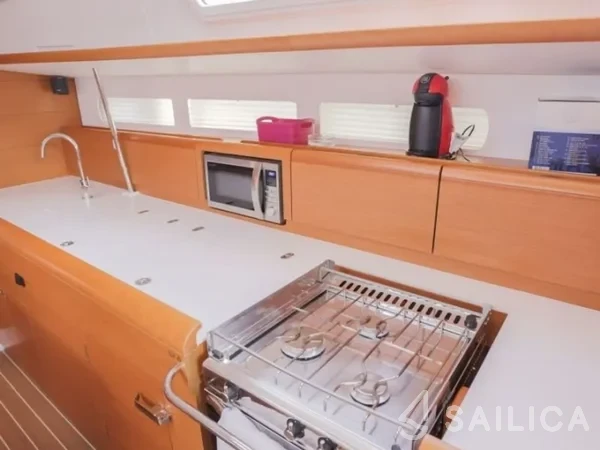 Sun Odyssey 519 - Yacht Charter Sailica