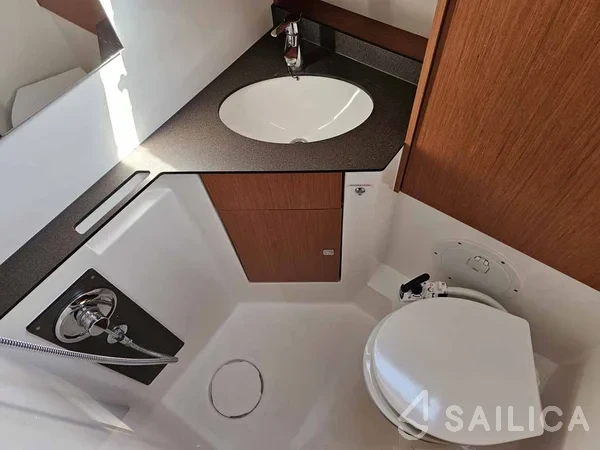 Bavaria 46 Cruiser - Yacht Charter Sailica