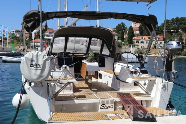 Dufour 382 GL - Yacht Charter Sailica