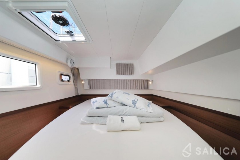 Lagoon 42 - Yacht Charter Sailica
