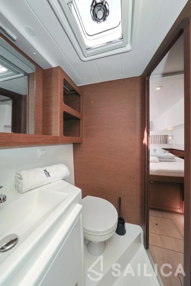 Lagoon 42 - Yacht Charter Sailica