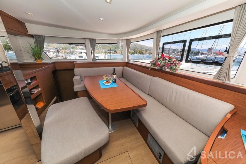 Lagoon 42 - Yacht Charter Sailica