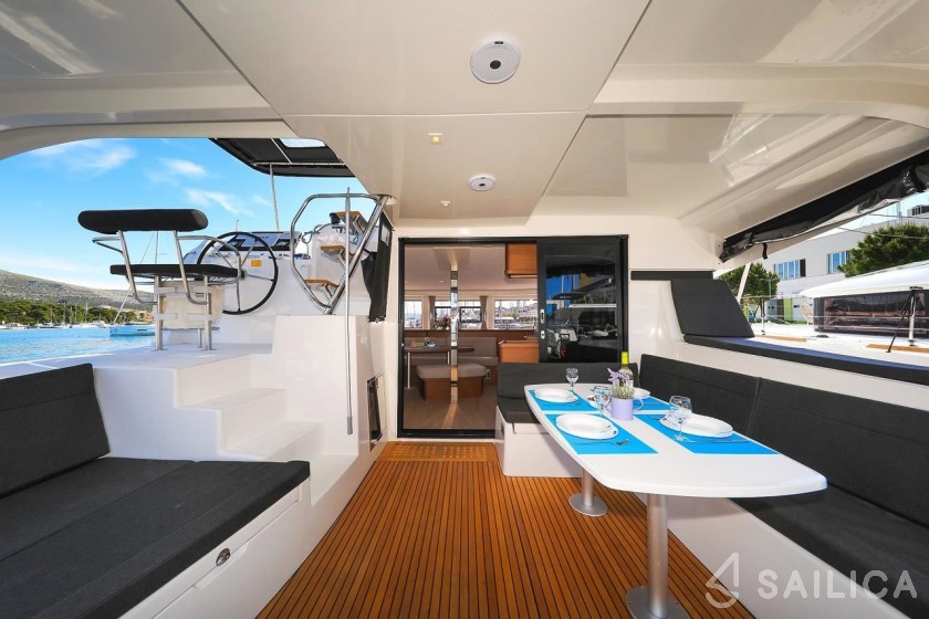 Lagoon 42 - Yacht Charter Sailica