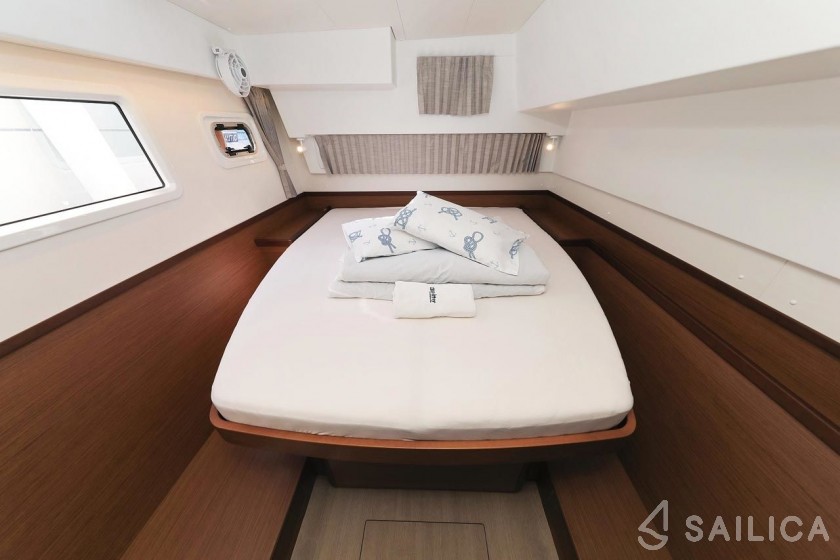 Lagoon 42 - Yacht Charter Sailica