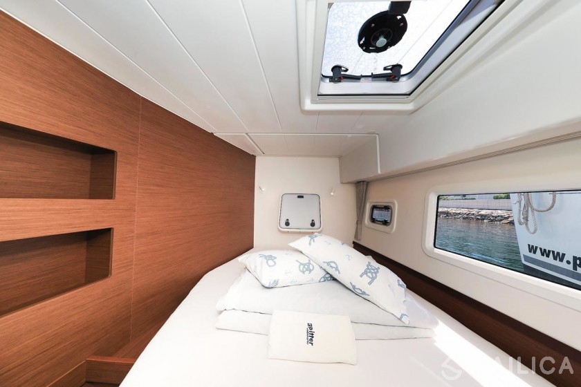 Lagoon 42 - Yacht Charter Sailica