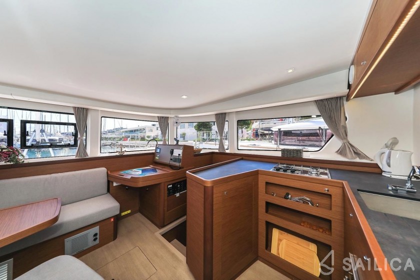 Lagoon 42 - Yacht Charter Sailica