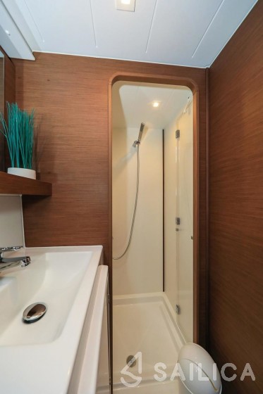 Lagoon 42 - Yacht Charter Sailica
