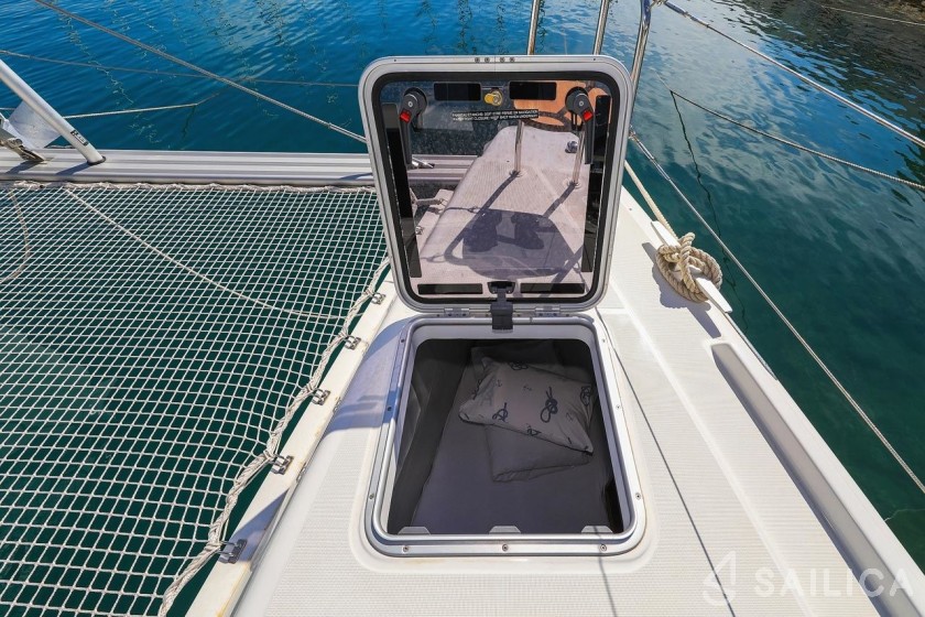Lagoon 42 - Yacht Charter Sailica