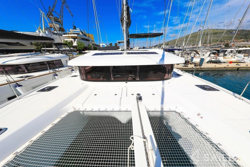 Lagoon 42 - Yacht Charter Sailica