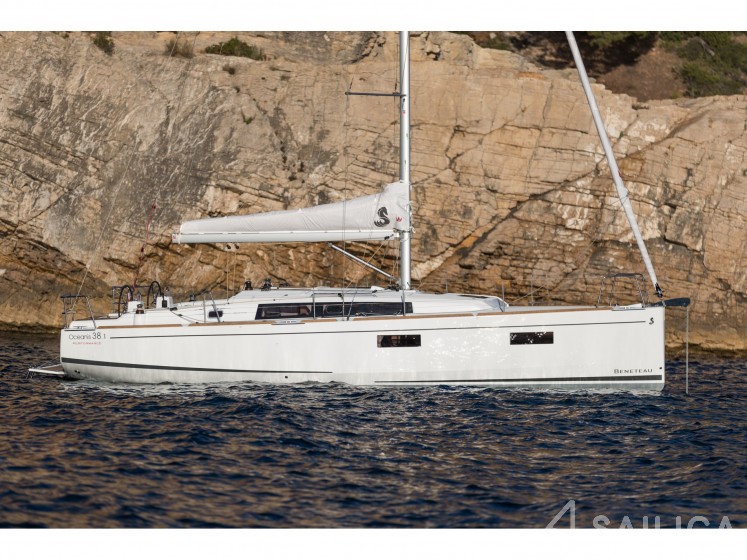Oceanis 38.1 - Yacht Charter Sailica