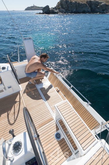 Oceanis 38.1 - Yacht Charter Sailica