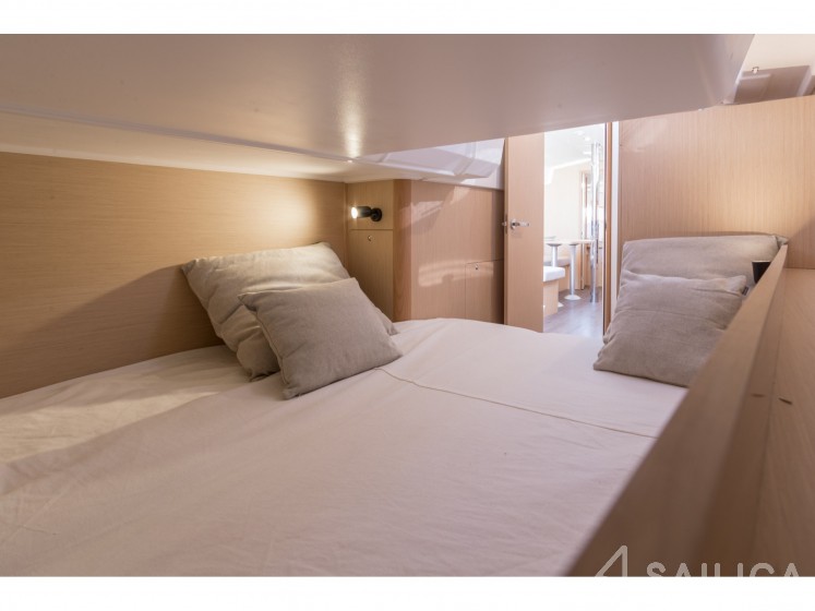 Oceanis 38.1 - Yacht Charter Sailica