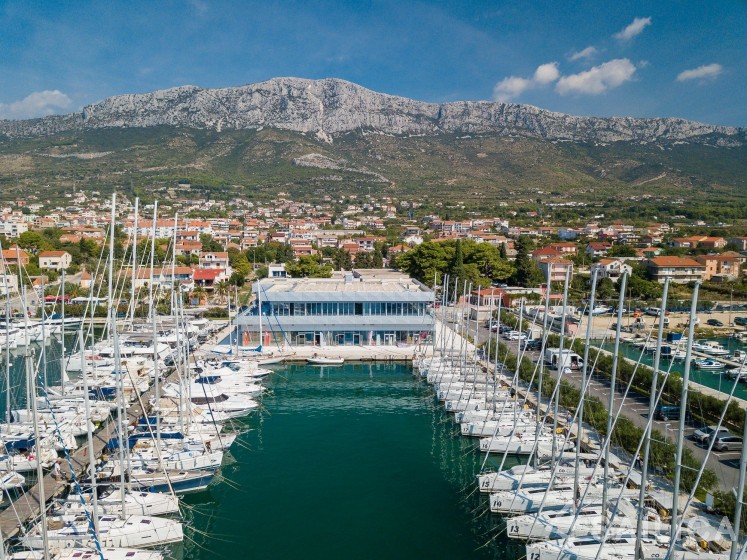 Hanse 418 - Yacht Charter Sailica