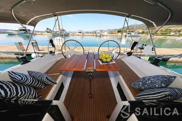 Hanse 418 - Yacht Charter Sailica