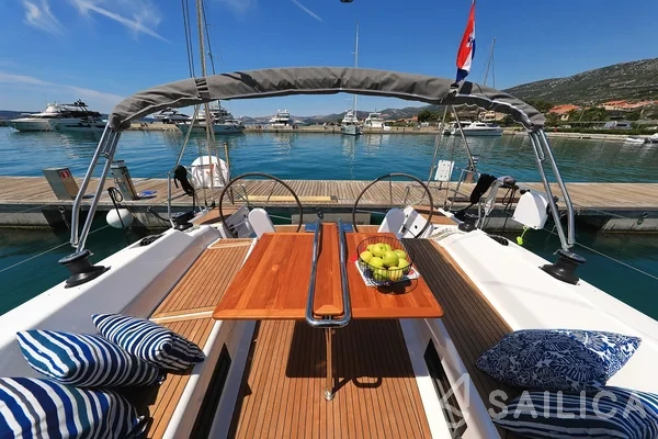 Hanse 418 - Yacht Charter Sailica