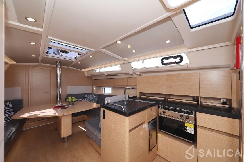 Hanse 418 - Yacht Charter Sailica