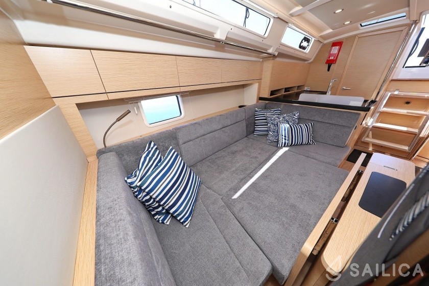 Hanse 418 - Yacht Charter Sailica