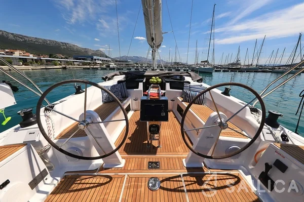 Hanse 418 - Yacht Charter Sailica
