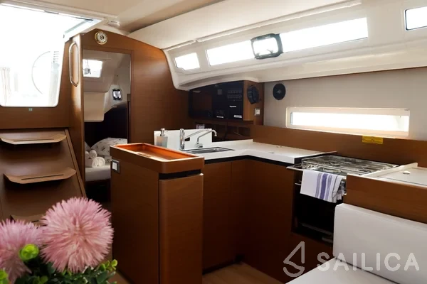 Sun Odyssey 410 - Yacht Charter Sailica