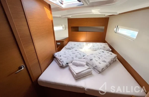 Sun Odyssey 410 - Yacht Charter Sailica