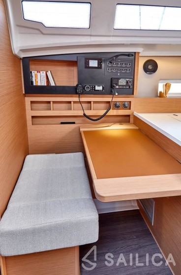 Sun Odyssey 410 - Yacht Charter Sailica