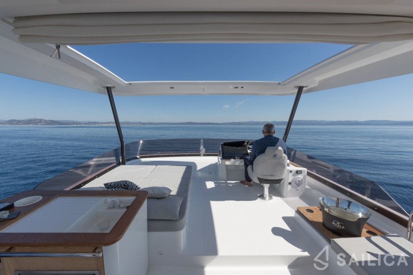 Fountaine Pajot MY6 - Yacht Charter Sailica