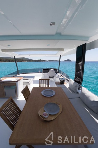 Fountaine Pajot MY6 - Yacht Charter Sailica