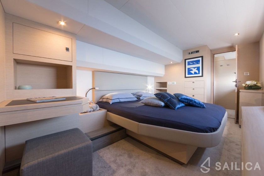Fountaine Pajot MY6 - Yacht Charter Sailica