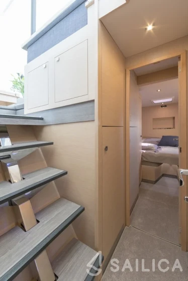 Fountaine Pajot MY6 - Yacht Charter Sailica