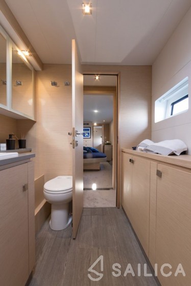 Fountaine Pajot MY6 - Yacht Charter Sailica