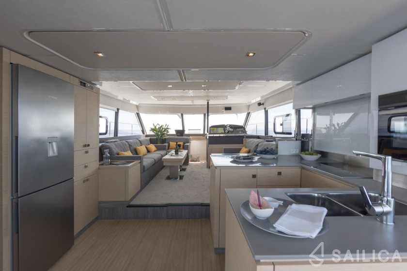 Fountaine Pajot MY6 - Yacht Charter Sailica