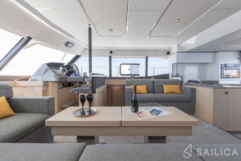 Fountaine Pajot MY6 - Yacht Charter Sailica