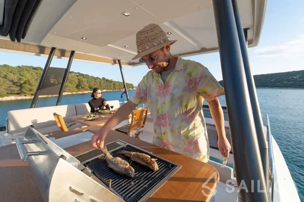 Fountaine Pajot MY6 - Yacht Charter Sailica