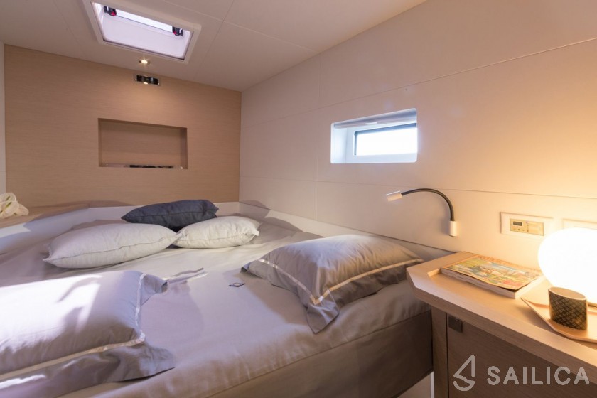 Fountaine Pajot MY6 - Yacht Charter Sailica