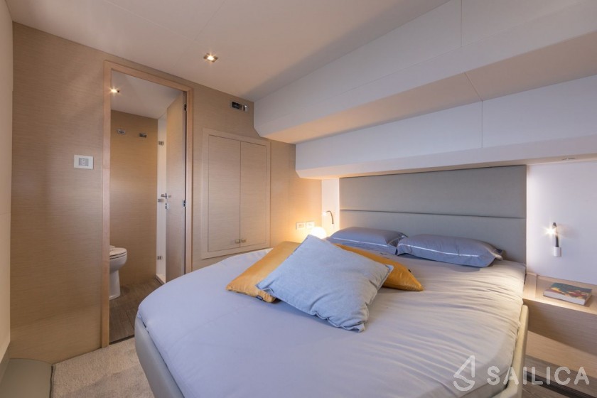 Fountaine Pajot MY6 - Yacht Charter Sailica