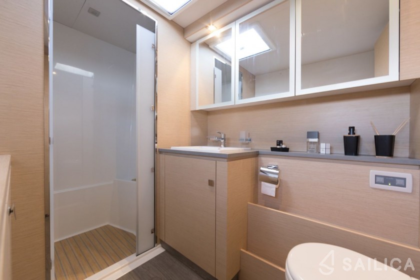 Fountaine Pajot MY6 - Yacht Charter Sailica