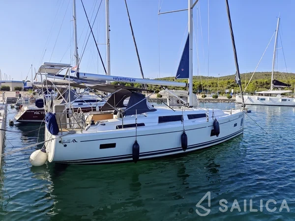 Hanse 388 - Yacht Charter Sailica