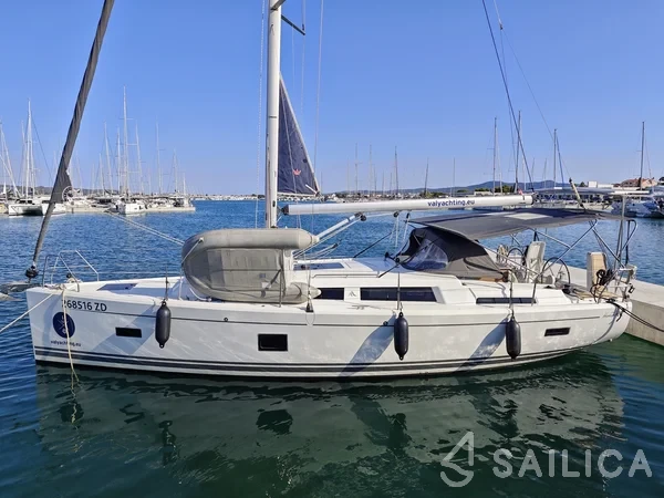 Hanse 388 - Yacht Charter Sailica