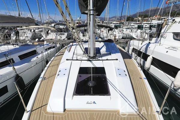 Hanse 418 - Yacht Charter Sailica