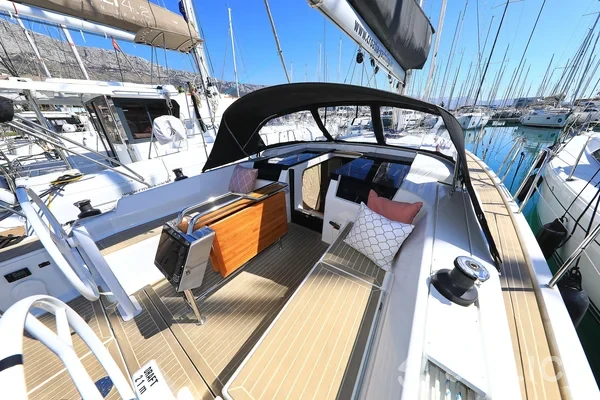 Hanse 418 - Yacht Charter Sailica