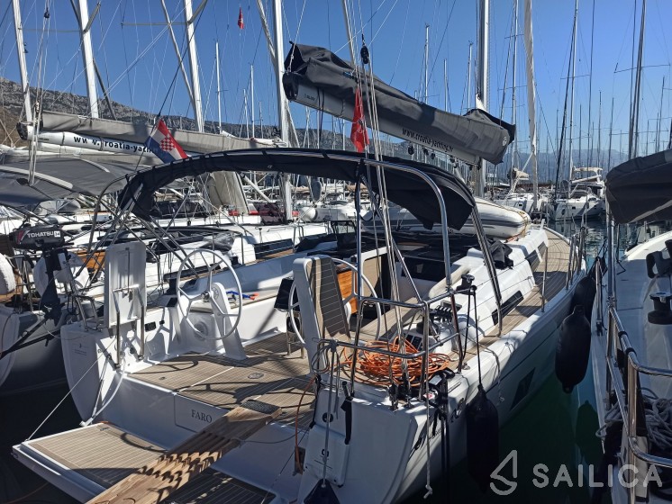 Hanse 418 - Yacht Charter Sailica