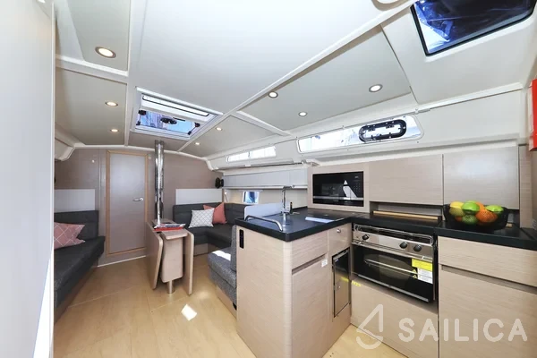 Hanse 418 - Yacht Charter Sailica